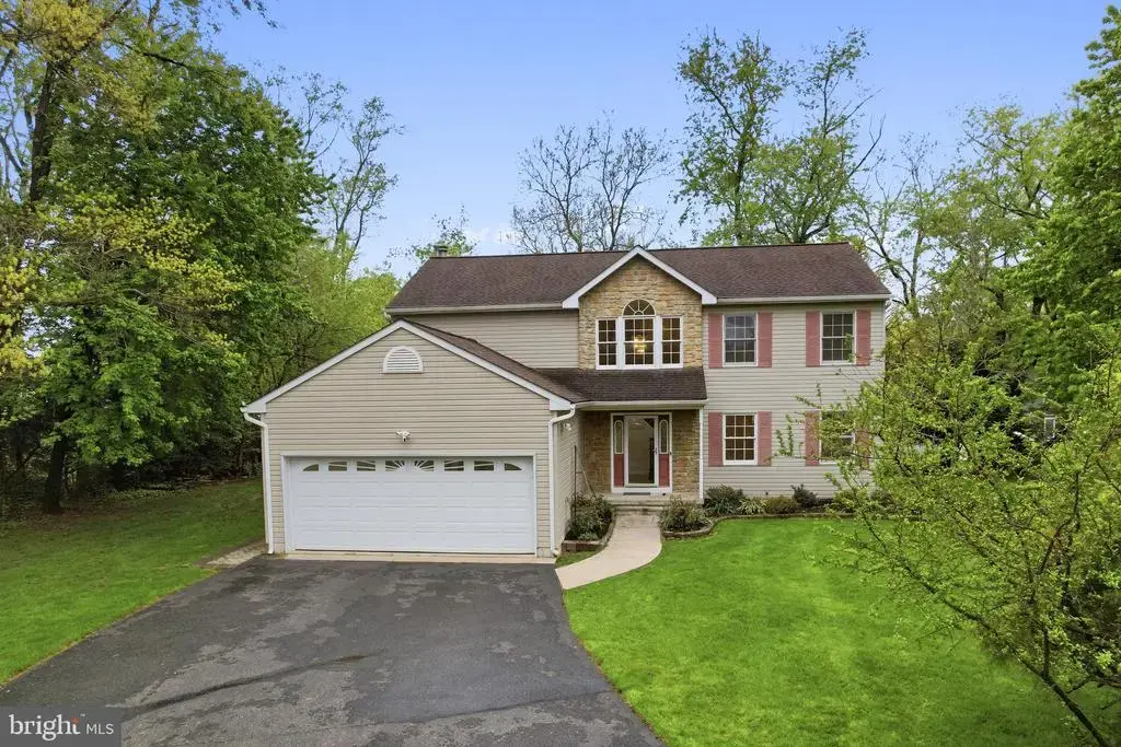 5 Mary Ct, CRANBURY