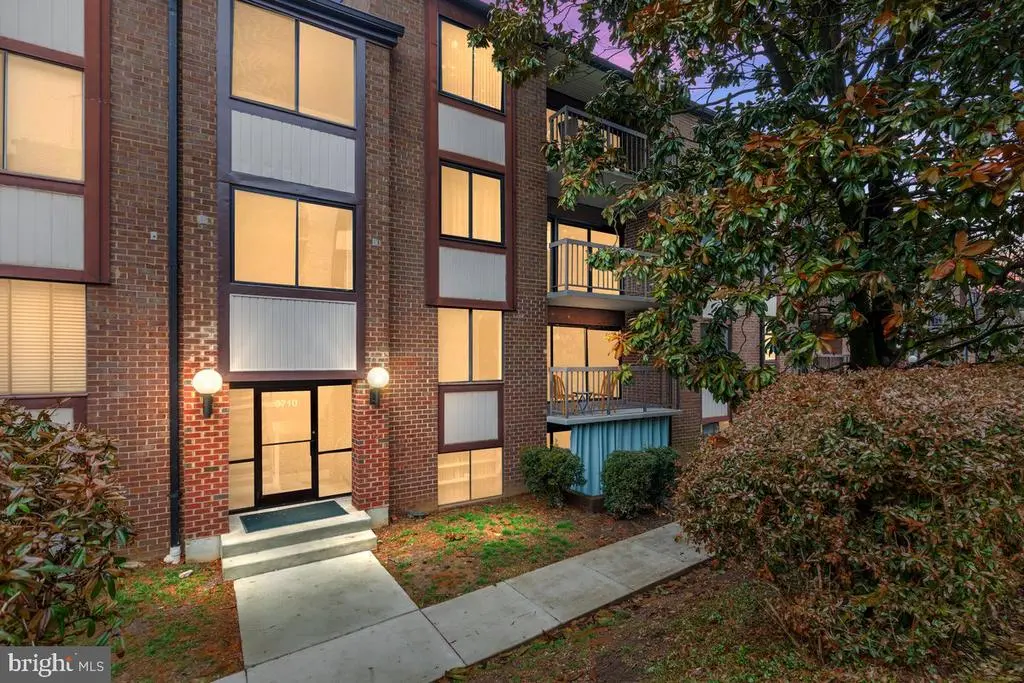 9710 Kingsbridge Dr #104, FAIRFAX