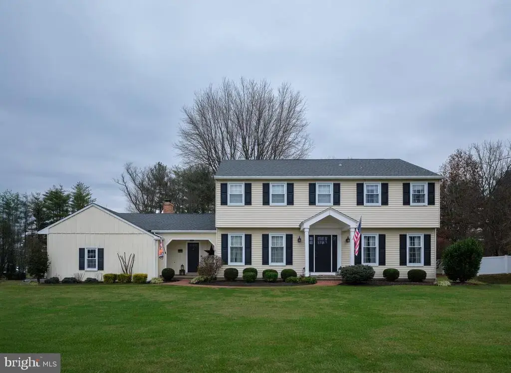 225 Chestnut Valley Dr, DOYLESTOWN