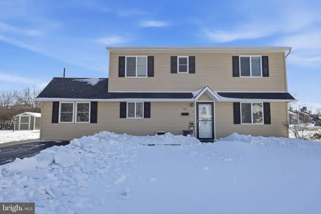 50 Red Cedar Dr, LEVITTOWN