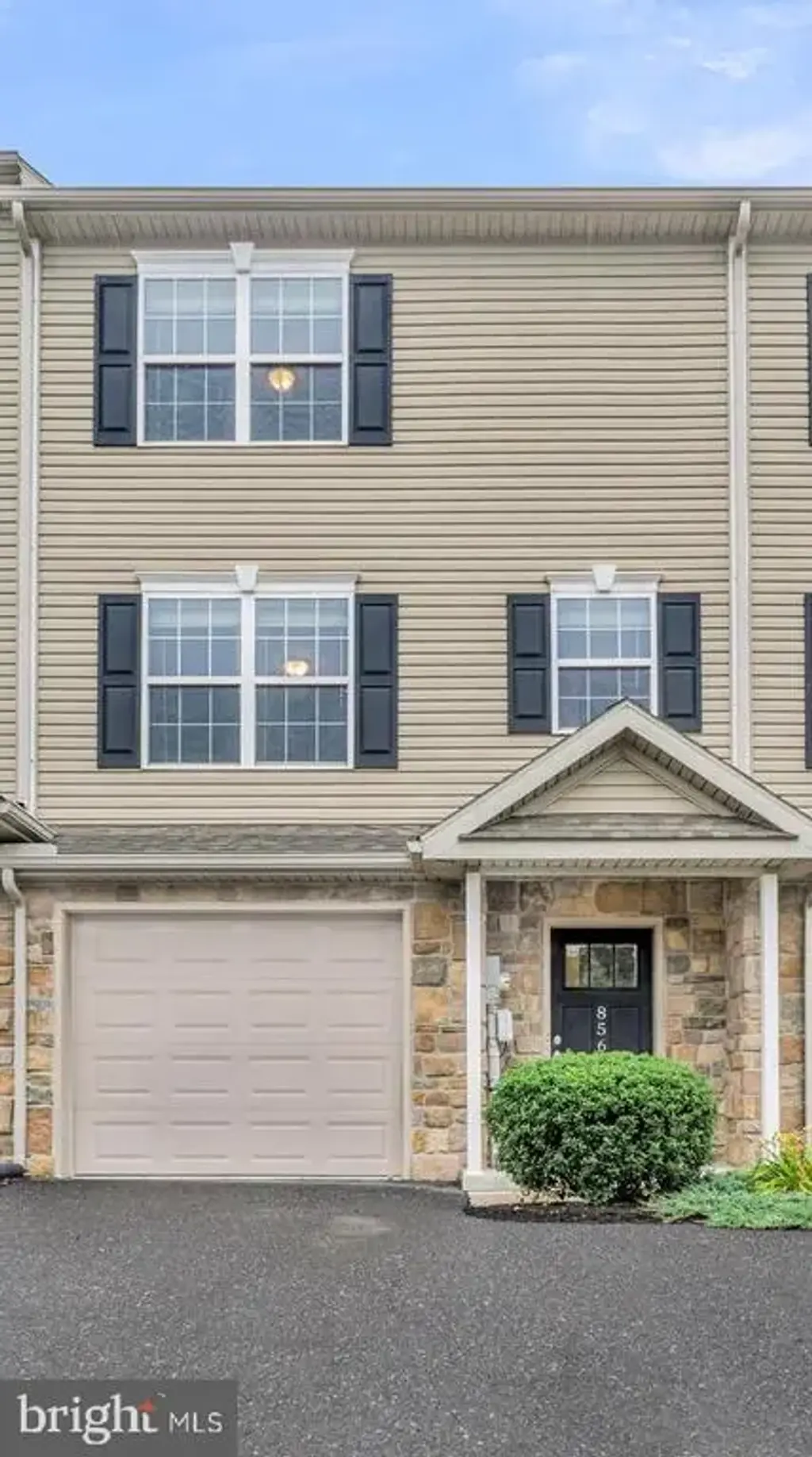 856 Gregs Dr, HARRISBURG