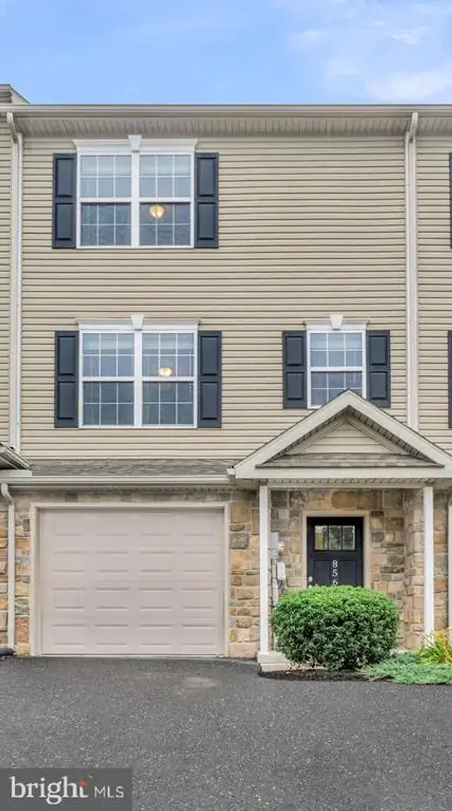 856 Gregs Dr, Harrisburg