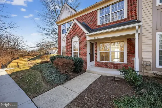 833 Waterford Dr, Frederick
