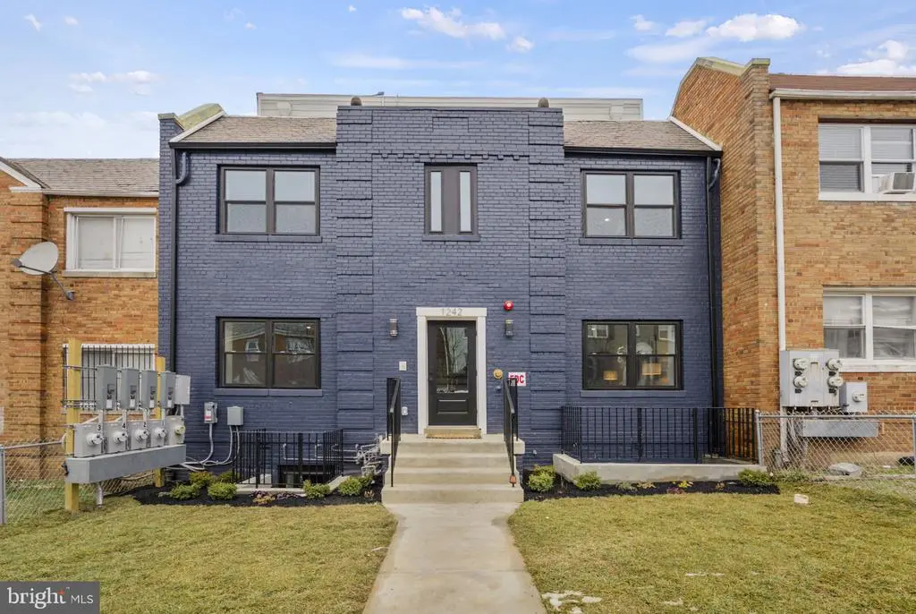 1242 Meigs Pl Ne #3, Washington