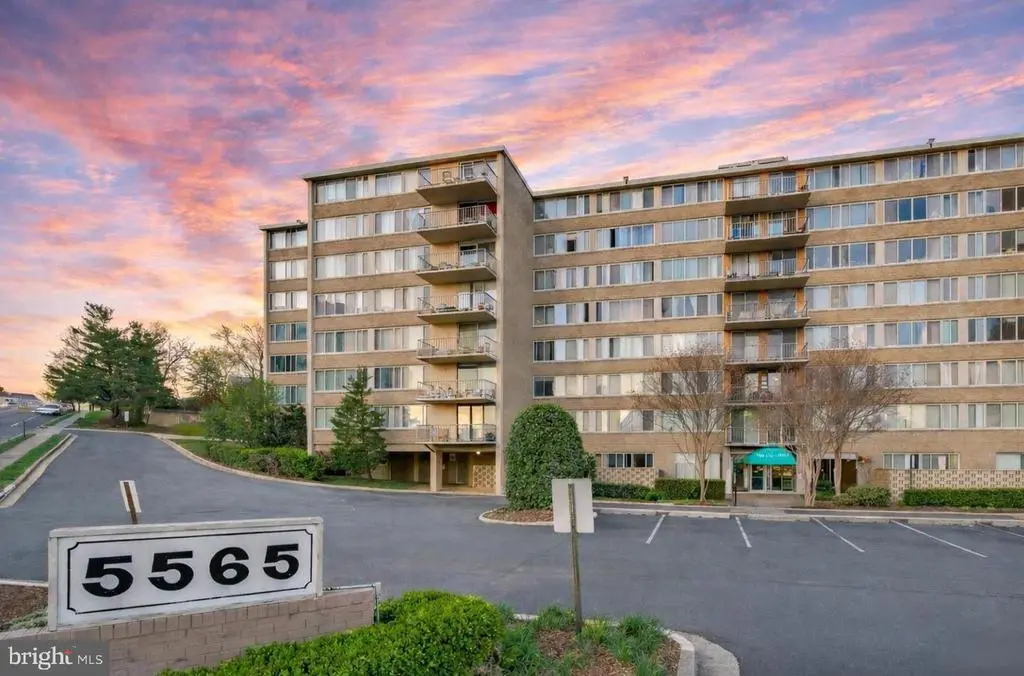 5565 Columbia #412, ARLINGTON
