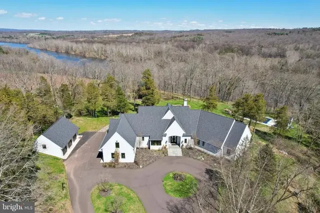 2 Cedar Ln, Erwinna