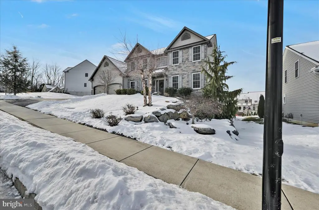 62 Stella Dr, READING