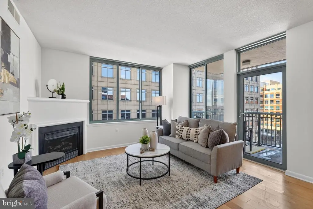 851 N Glebe Rd #817, ARLINGTON