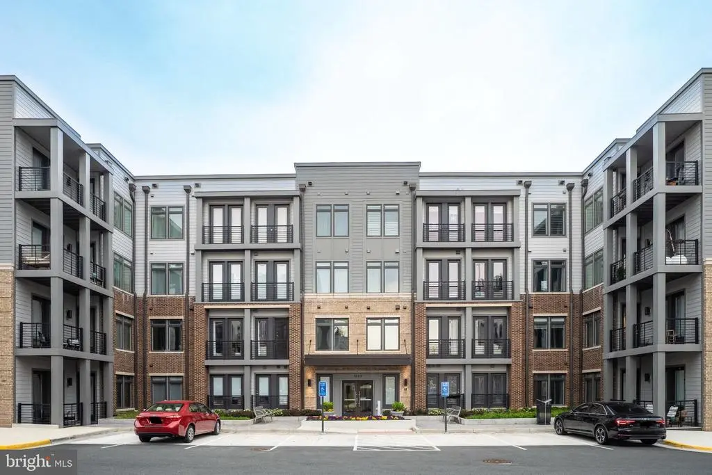 1669 Bandit Loop #109a, RESTON