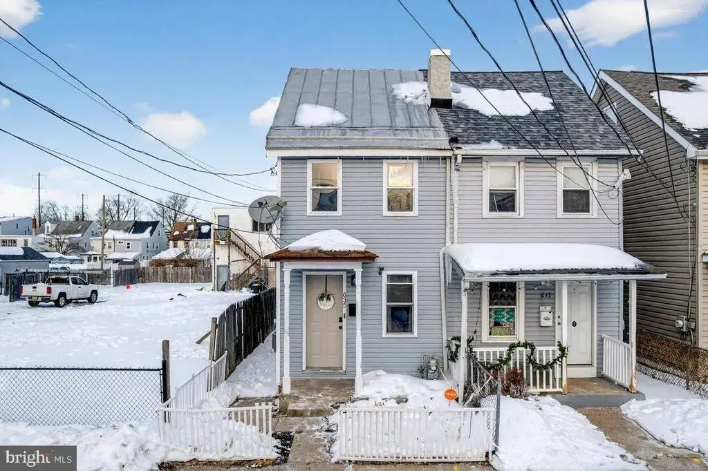 635 Spruce St, BRISTOL