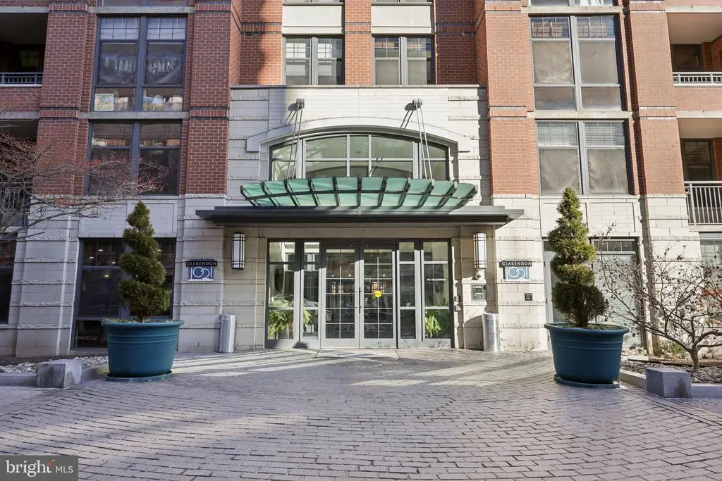 1021 N Garfield St #819, ARLINGTON