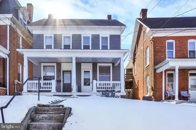 356 E Main St, Dallastown