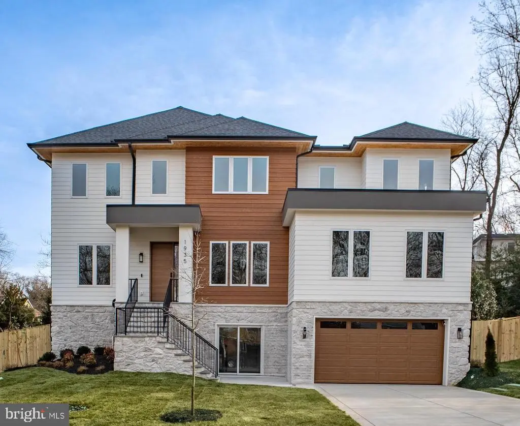 1935 Foxhall Rd, MCLEAN