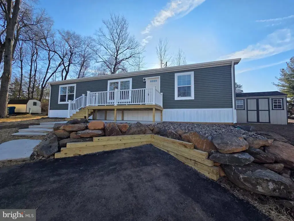 9 Woodedge Dr, QUAKERTOWN