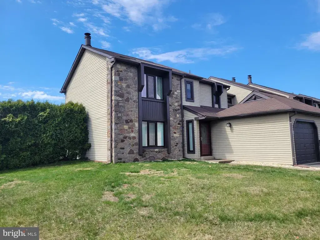 710 Trowbridge Dr, SOUTHAMPTON
