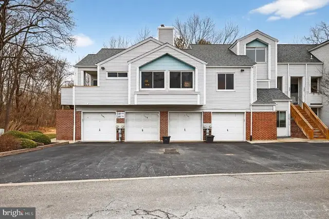 2101 Creekside Dr #33, Newark
