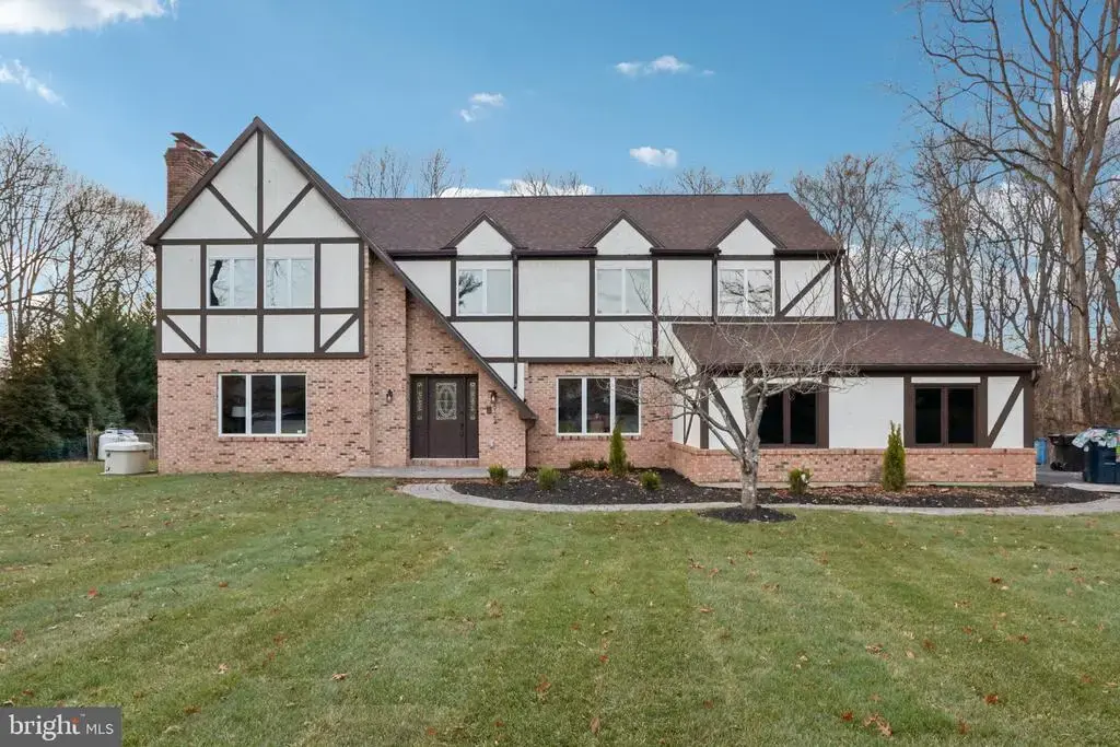 923 Hunt Dr, YARDLEY