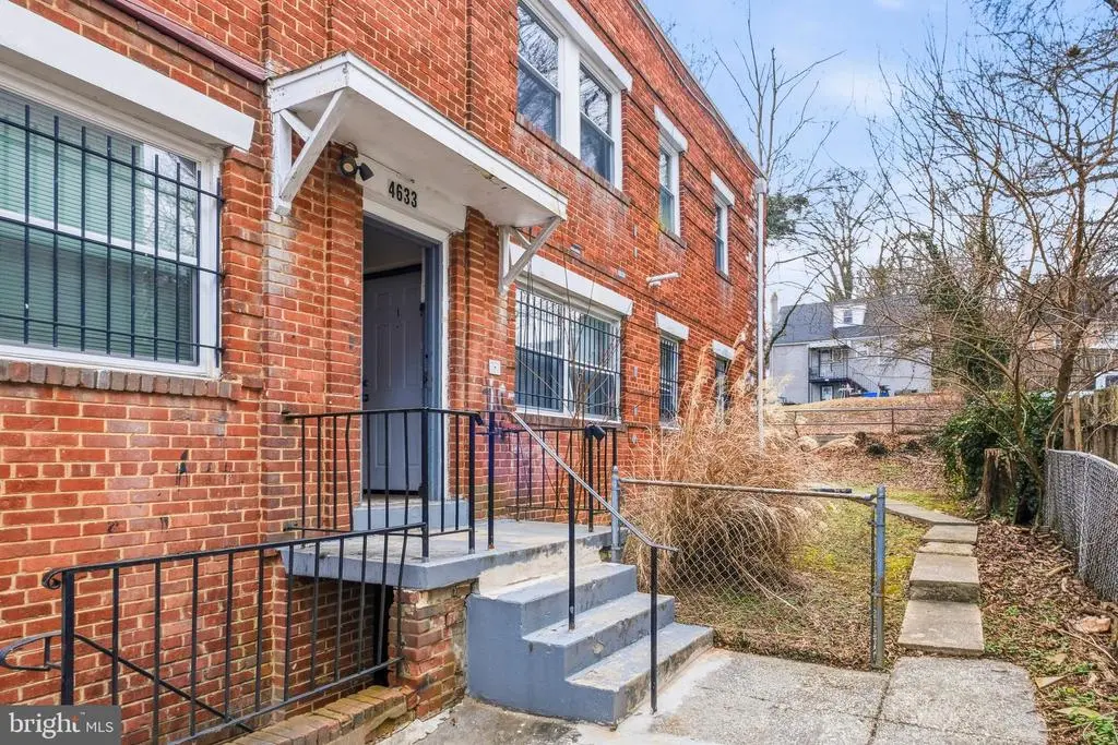 4633 Hillside Rd Se, WASHINGTON