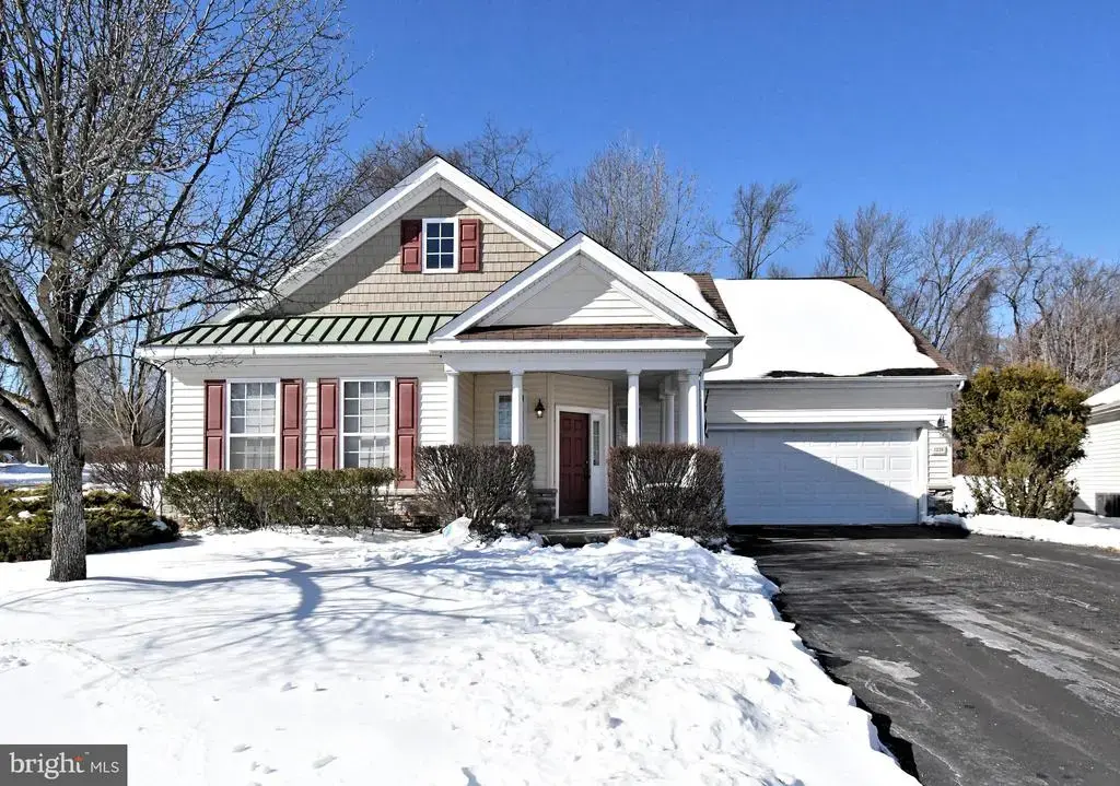 1239 Scott Pl, WARWICK