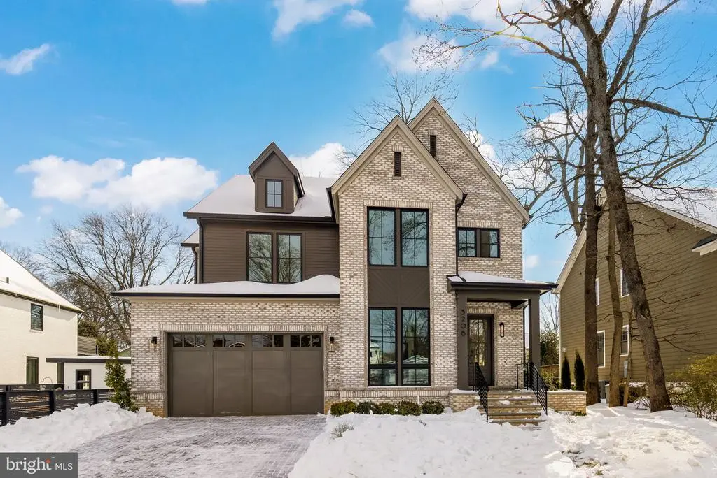 5206 12th St N, ARLINGTON