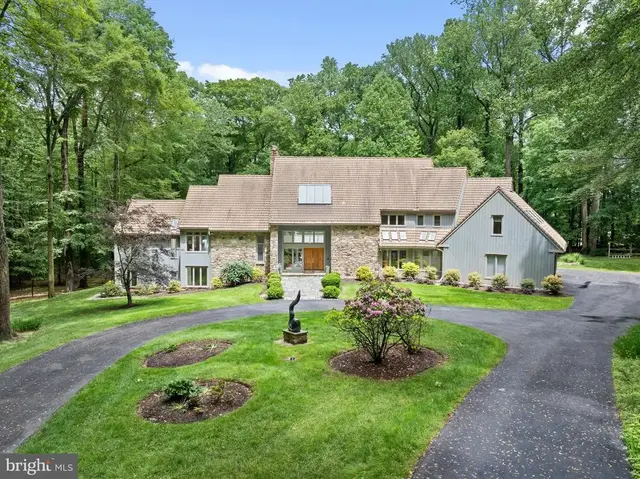6 Hunt Club Ln, Malvern