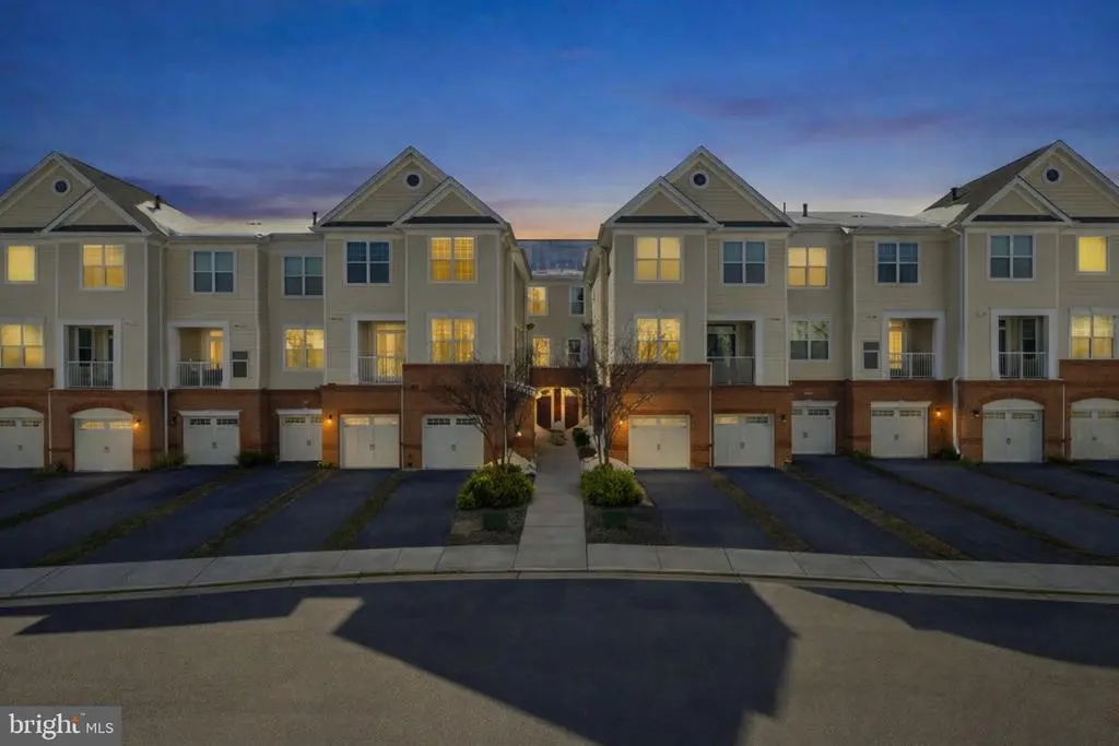 43047 Stuarts Glen Ter #106, ASHBURN
