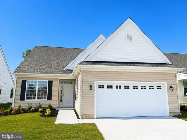 643 Resort Blvd, Dover