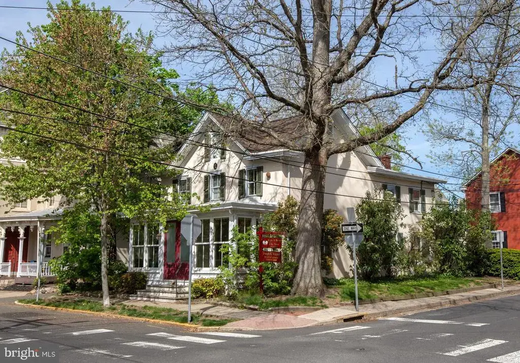 69 E Oakland Ave, DOYLESTOWN