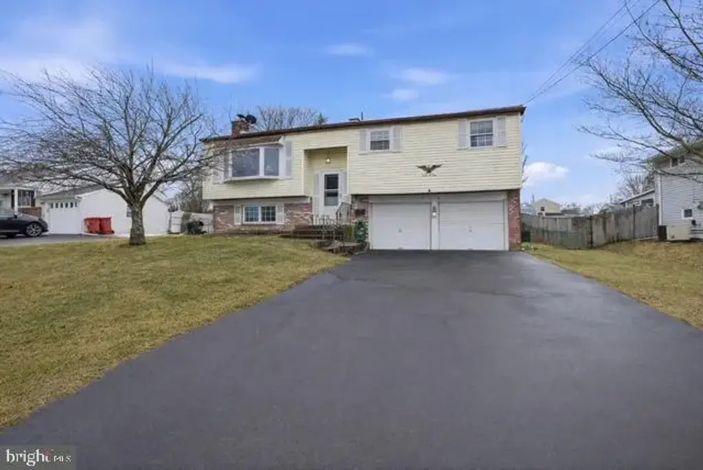 1201 Log College Dr, WARMINSTER