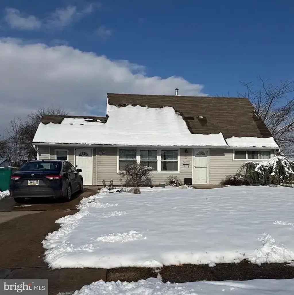 30 Misty Pine Rd, LEVITTOWN