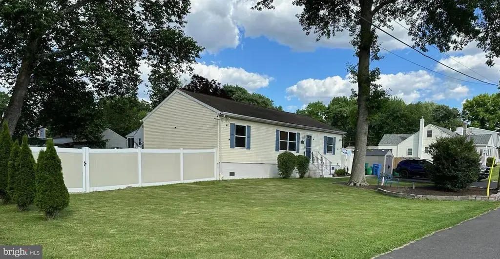 3820 Naples St, LEVITTOWN