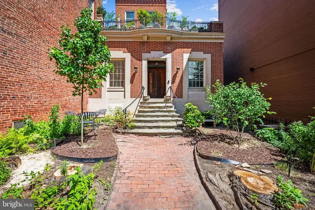 16 W Read St, BALTIMORE