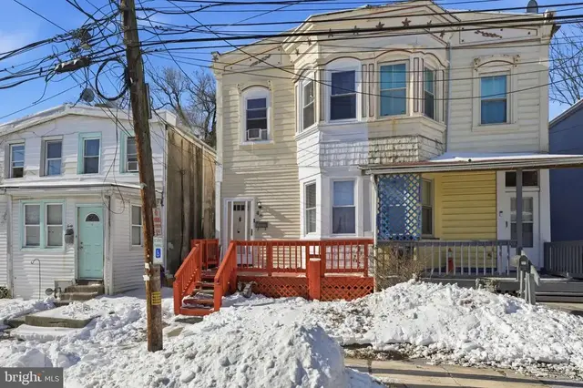 46 S Maple Ave, Lansdowne