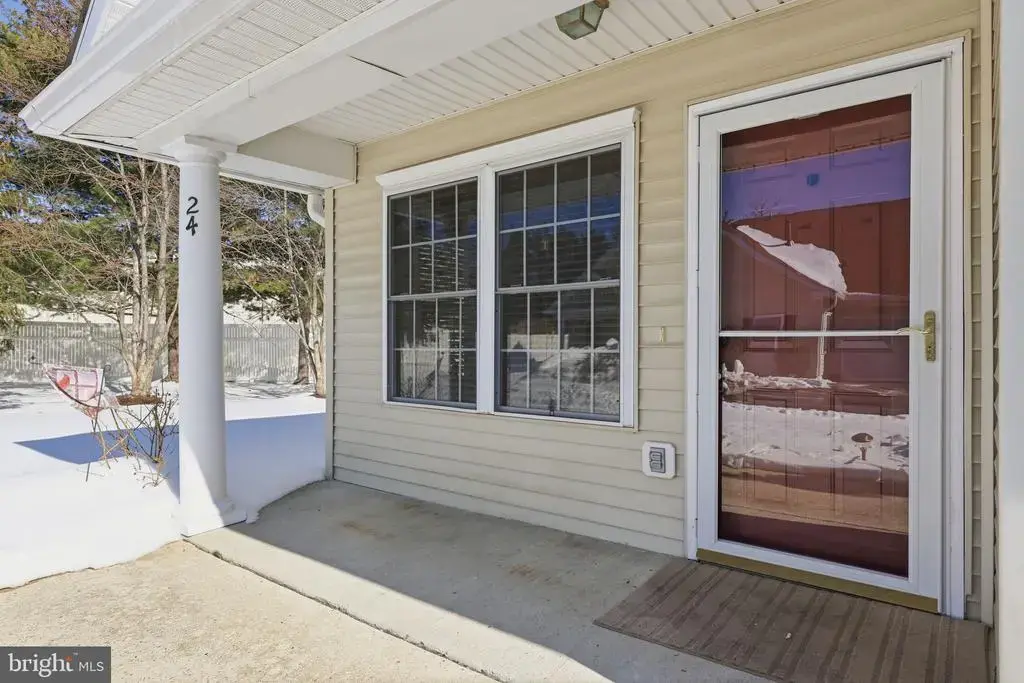 24 Avenrowe Ct, FAIRLESS HILLS