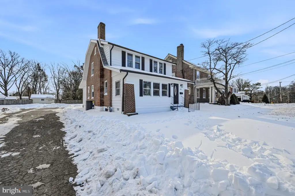 208 Capitol Trl, NEWARK