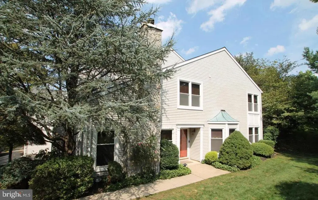 37 Northrup Ct, NEWTOWN