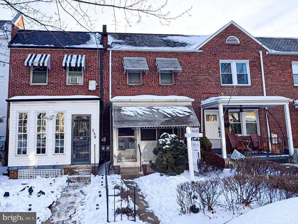 537 25th Pl Ne, Washington