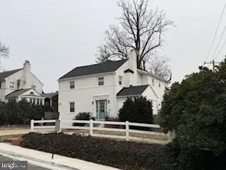 3111 S Hill St, ARLINGTON