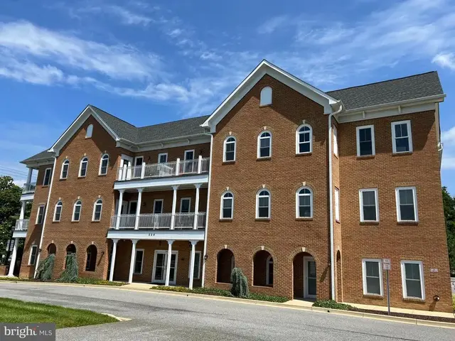 204 Washington Avenue #102a, La Plata