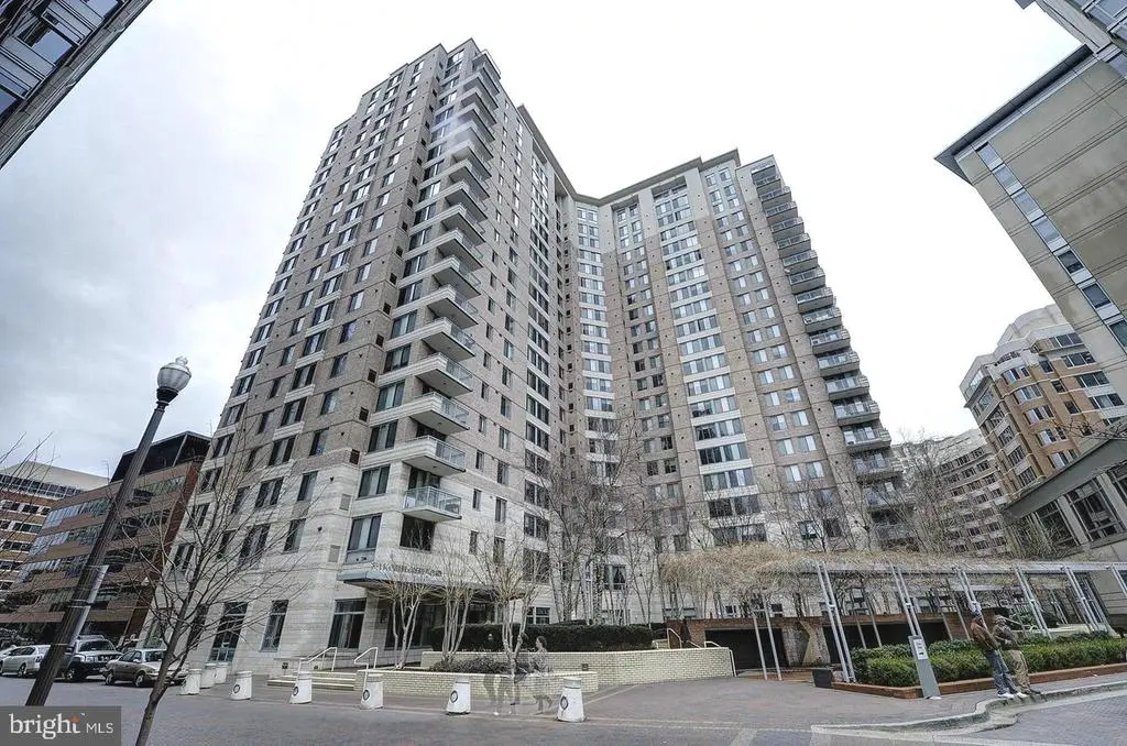851 N Glebe Rd #909, ARLINGTON