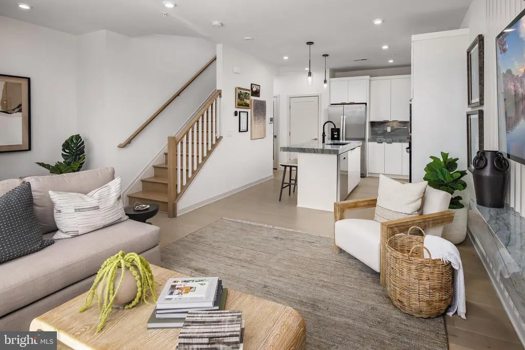 22103 Midmoore Dr, ASHBURN