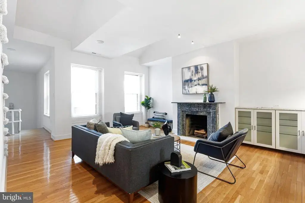 306 S 10th St #d, PHILADELPHIA