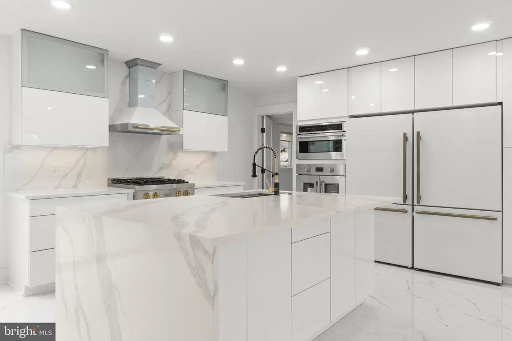 811 N Burghley Ave, VENTNOR CITY