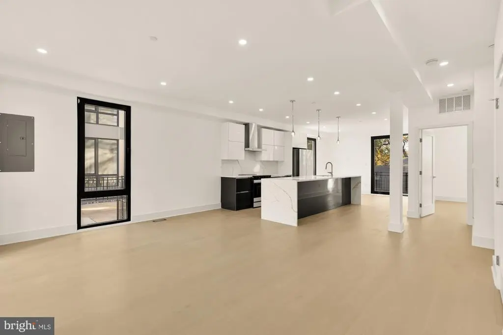 1810 Central Pl Ne #1, Washington