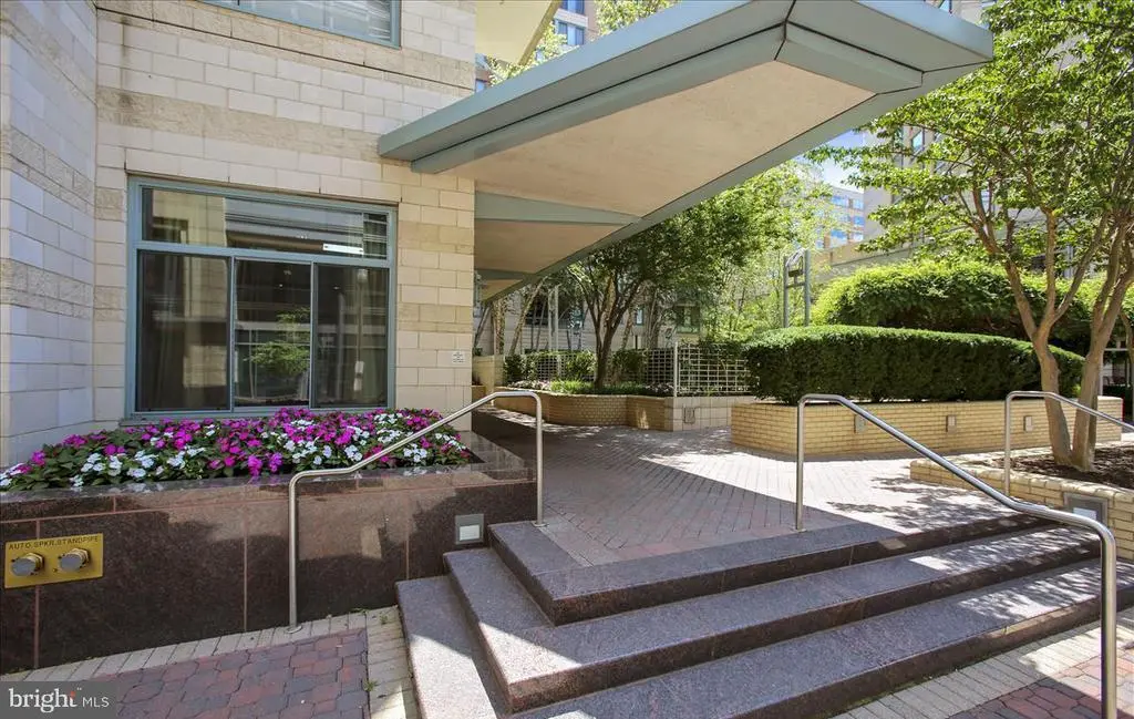 851 N Glebe Rd N #1113, ARLINGTON