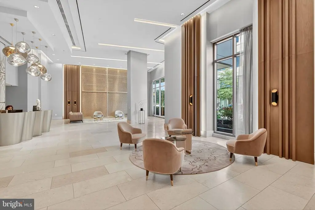 7887 Jones Branch Dr #1904, MCLEAN