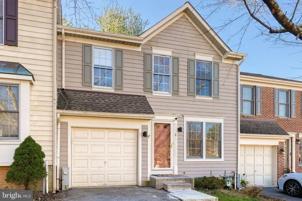 5 Weyanoke Ct, Pikesville