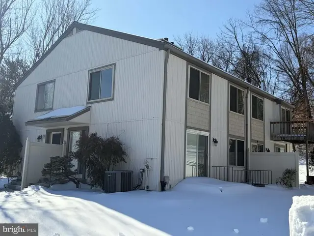 111 Eastford Ct, Parkville