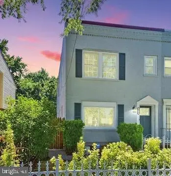 1319 49th St Ne, WASHINGTON