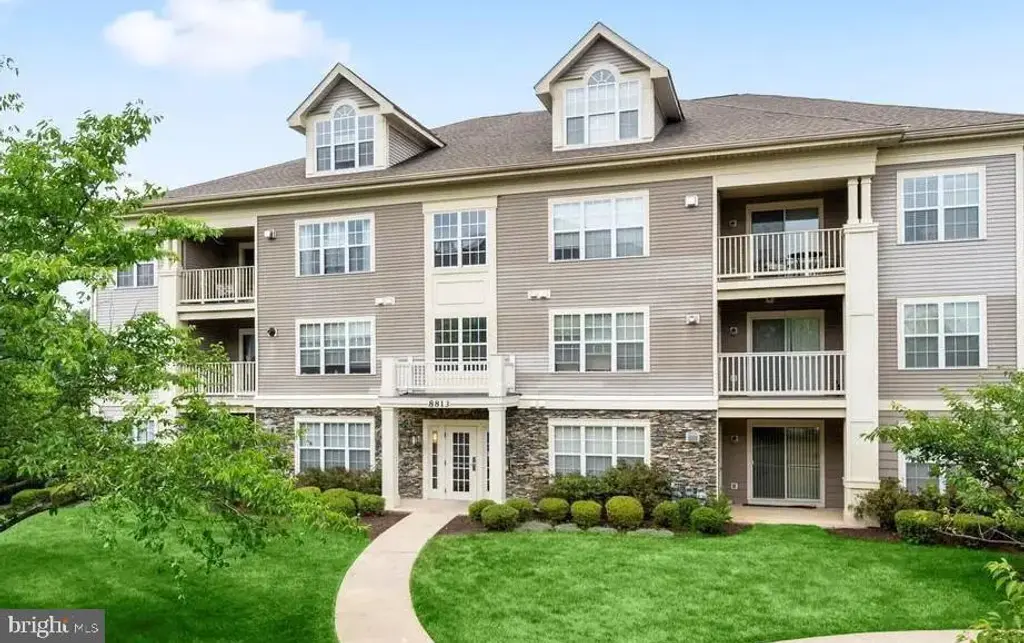 8813 Stone Ridge Cir #202, PIKESVILLE